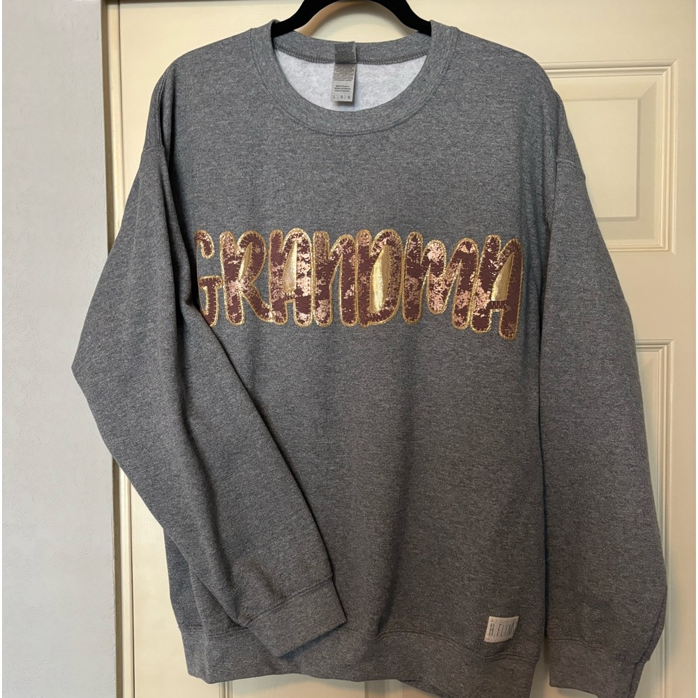 🌸 New w/o tags FUN “Grandma” sweatshirt